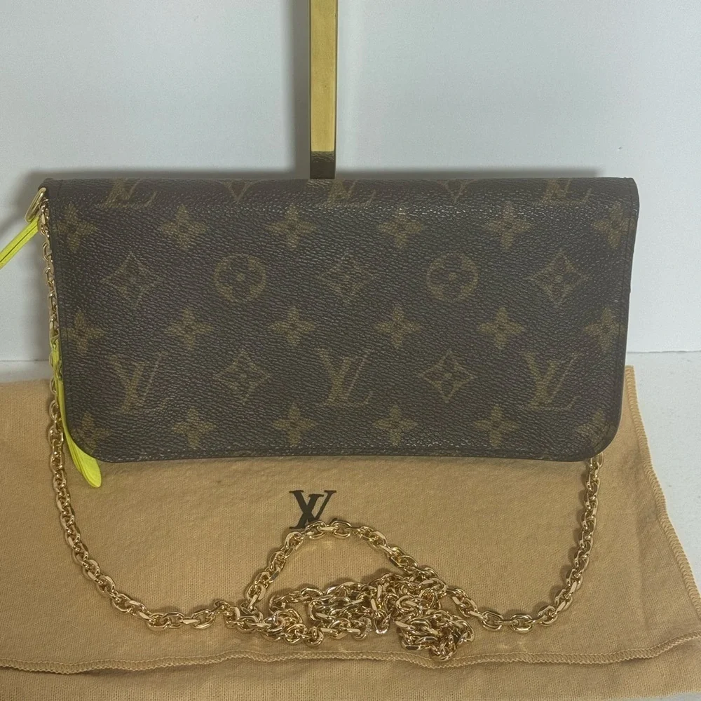 AUTHENTIC Louis Vuitton Brown Monogram Clutch